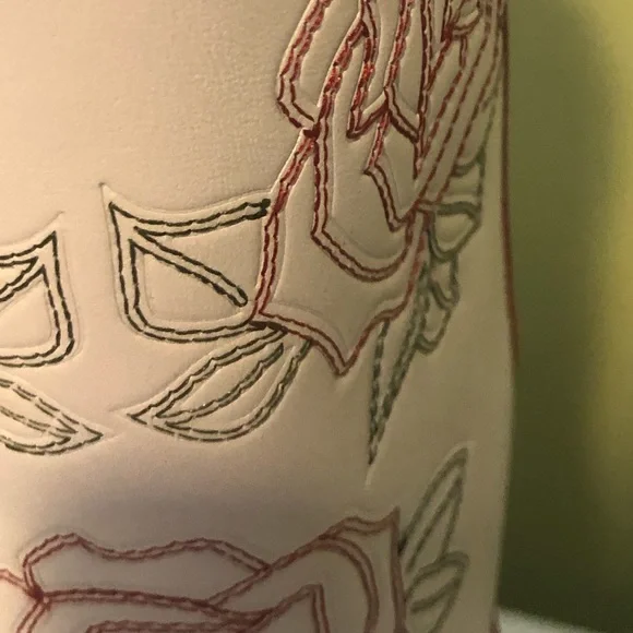 ADAMS white boots almost like new white leather with a great design - - Picture 3 of 5